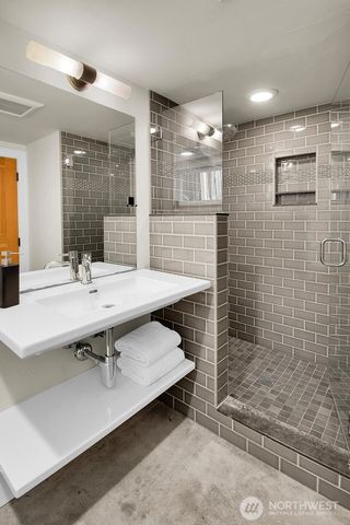 1229 18th Avenue E, Seattle, WA 98112