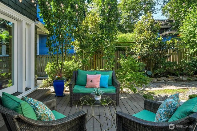 1229 18th Avenue E, Seattle, WA 98112