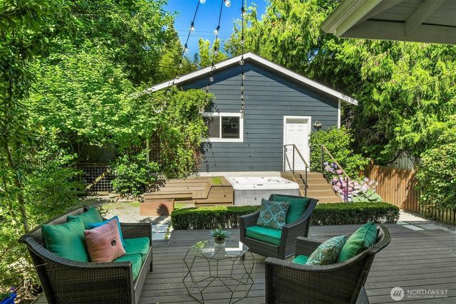1229 18th Avenue E, Seattle, WA 98112