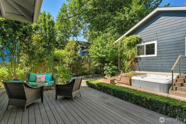 1229 18th Avenue E, Seattle, WA 98112