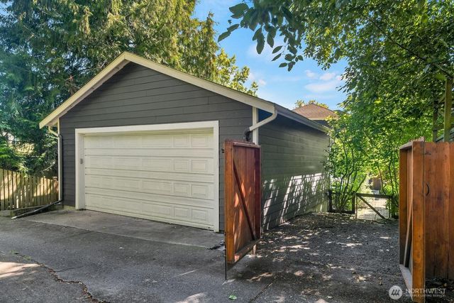 1229 18th Avenue E, Seattle, WA 98112