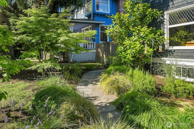 1229 18th Avenue E, Seattle, WA 98112