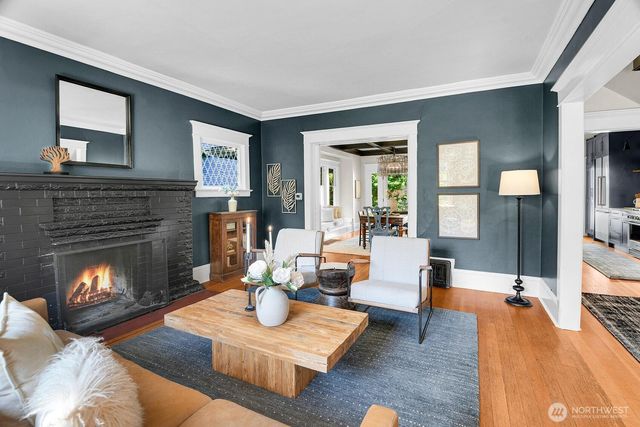 1229 18th Avenue E, Seattle, WA 98112