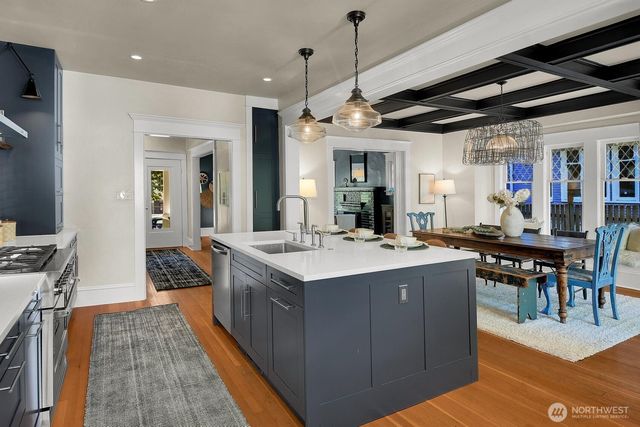 1229 18th Avenue E, Seattle, WA 98112