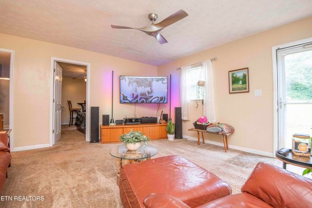 5616 NW Davida Rd, Knoxville, TN 37912