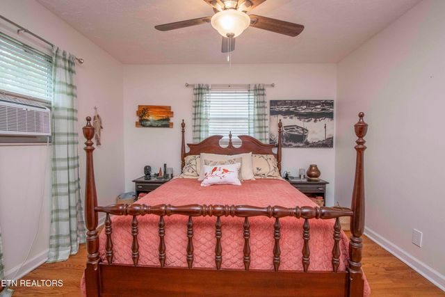 5616 NW Davida Rd, Knoxville, TN 37912