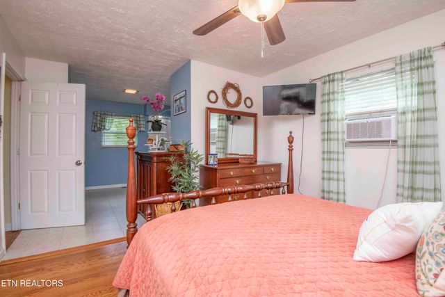 5616 NW Davida Rd, Knoxville, TN 37912