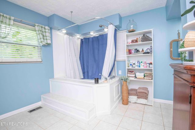 5616 NW Davida Rd, Knoxville, TN 37912