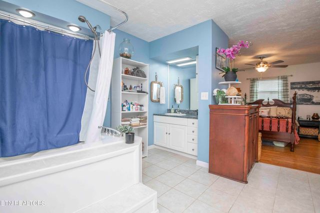 5616 NW Davida Rd, Knoxville, TN 37912