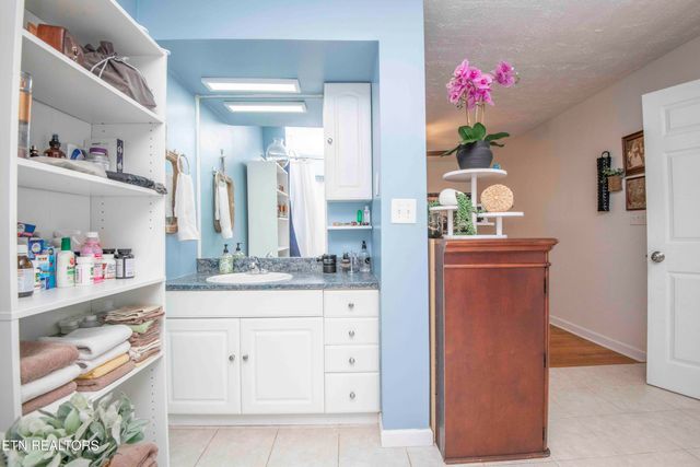 5616 NW Davida Rd, Knoxville, TN 37912
