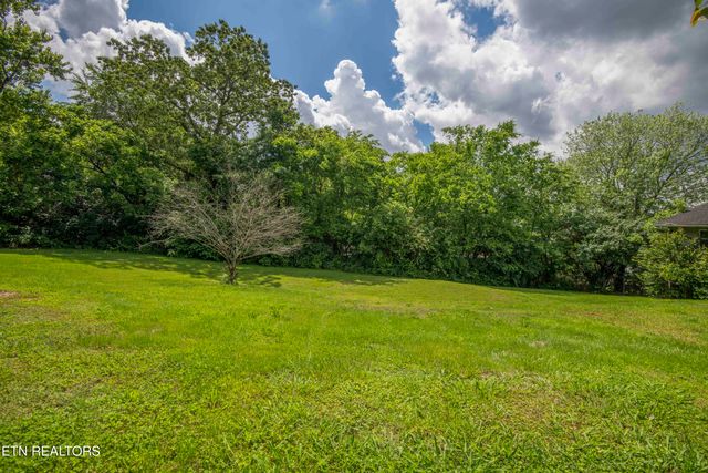 5616 NW Davida Rd, Knoxville, TN 37912