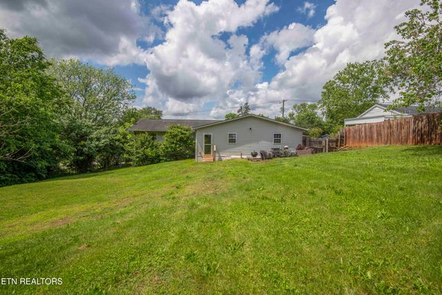 5616 NW Davida Rd, Knoxville, TN 37912