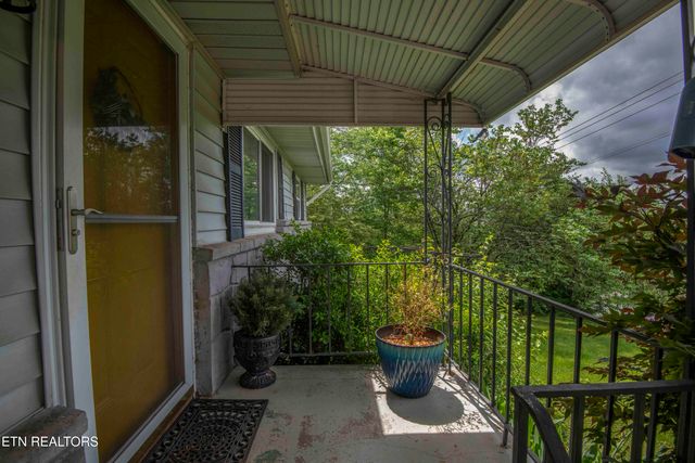 5616 NW Davida Rd, Knoxville, TN 37912