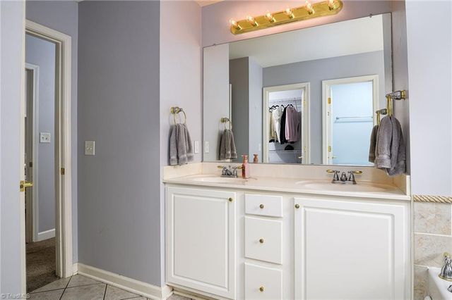 5711 Beaver Pond Trail, Pfafftown, NC 27040