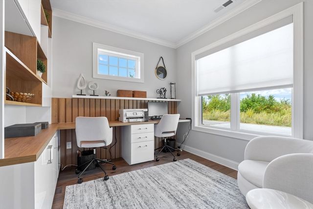 843 Ledgewood Way 843, Clinton, MA 01510