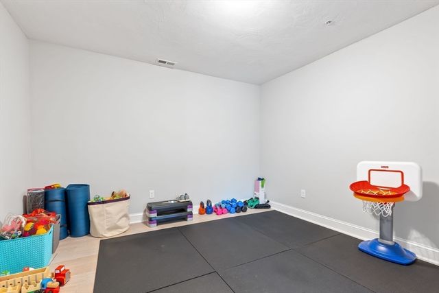 843 Ledgewood Way 843, Clinton, MA 01510