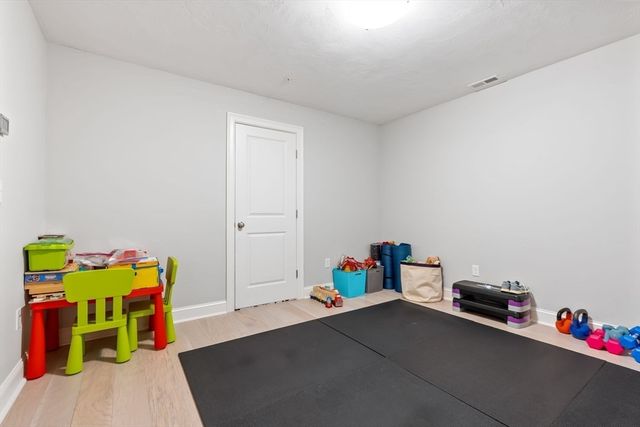 843 Ledgewood Way 843, Clinton, MA 01510