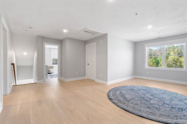 843 Ledgewood Way 843, Clinton, MA 01510