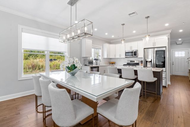 843 Ledgewood Way 843, Clinton, MA 01510