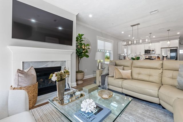 843 Ledgewood Way 843, Clinton, MA 01510