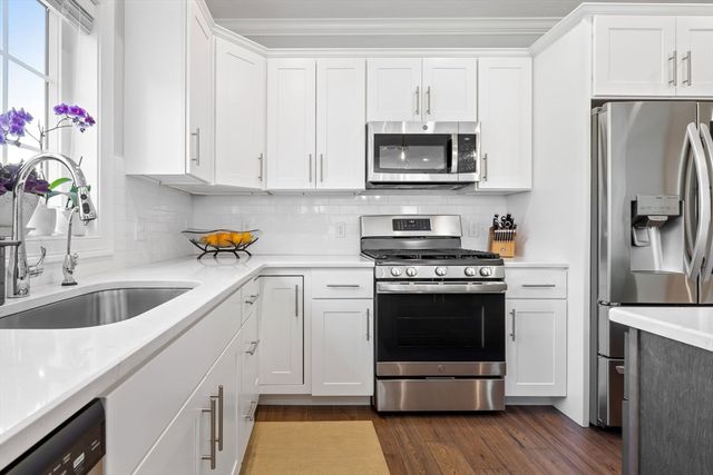 843 Ledgewood Way 843, Clinton, MA 01510