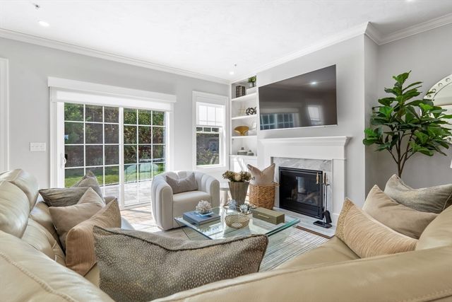 843 Ledgewood Way 843, Clinton, MA 01510