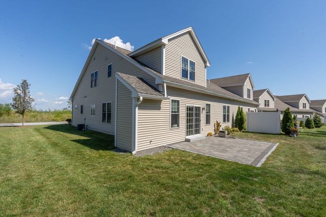 843 Ledgewood Way 843, Clinton, MA 01510