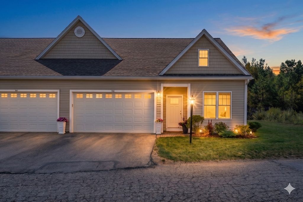 843 Ledgewood Way 843, Clinton, MA 01510