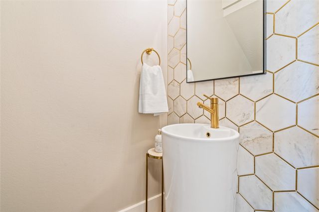 7714 Long Shadows Drive, Sugar Land, TX 77479