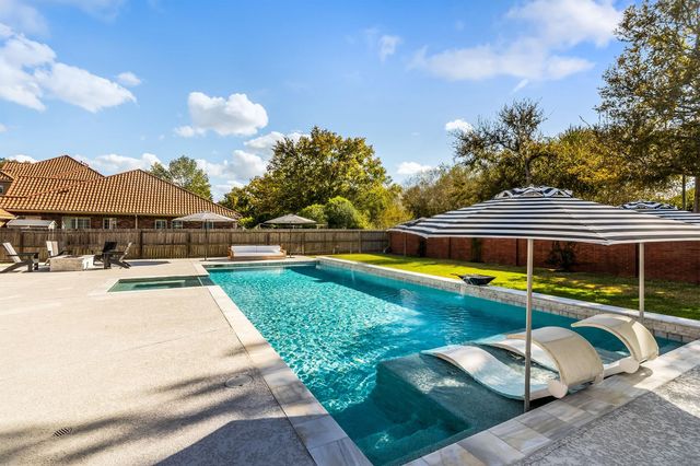 7714 Long Shadows Drive, Sugar Land, TX 77479