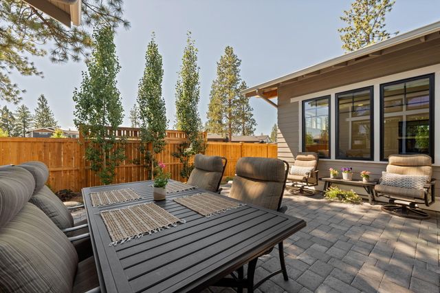 3056 NW Blodgett Way, Bend, OR 97703