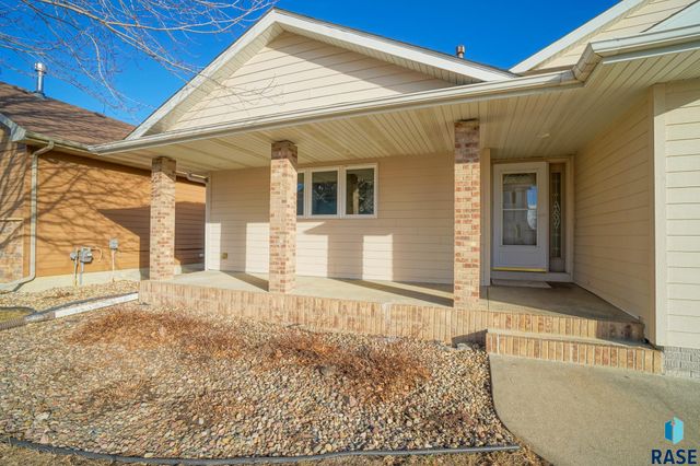 4912 S Kalen Pl Place, Sioux Falls, SD 57108