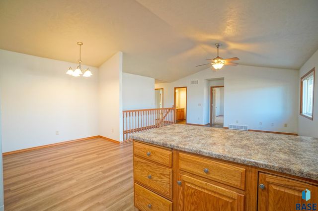 4912 S Kalen Pl Place, Sioux Falls, SD 57108