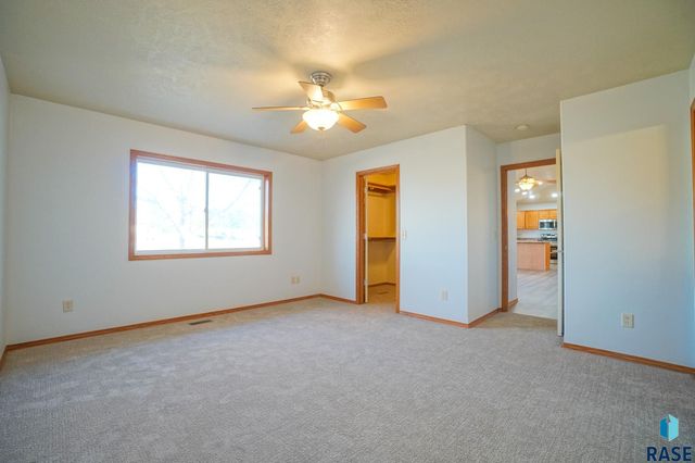 4912 S Kalen Pl Place, Sioux Falls, SD 57108