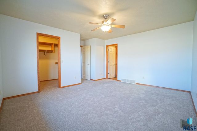 4912 S Kalen Pl Place, Sioux Falls, SD 57108