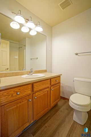 4912 S Kalen Pl Place, Sioux Falls, SD 57108