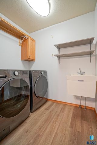 4912 S Kalen Pl Place, Sioux Falls, SD 57108