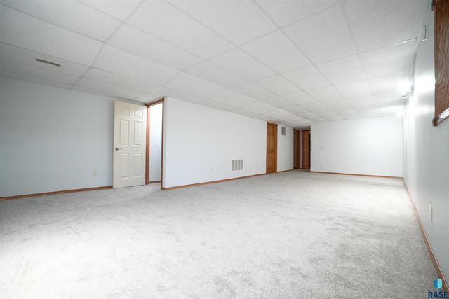 4912 S Kalen Pl Place, Sioux Falls, SD 57108