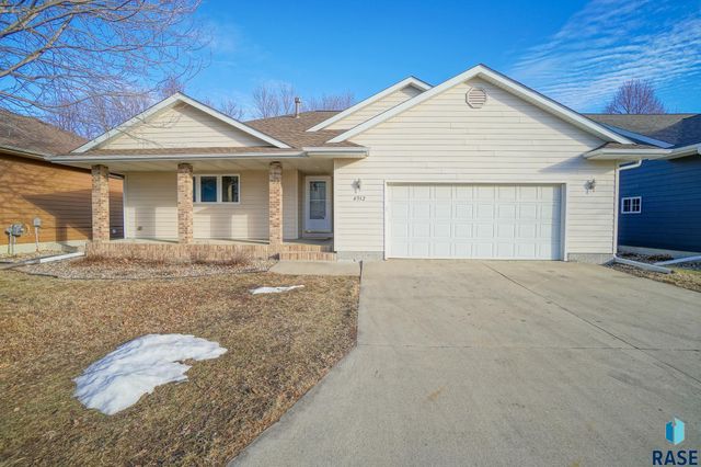 4912 S Kalen Pl Place, Sioux Falls, SD 57108