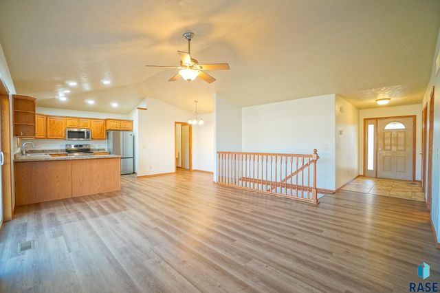 4912 S Kalen Pl Place, Sioux Falls, SD 57108