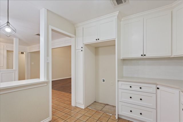 1004 Tillamook Street, Hewitt, TX 76643