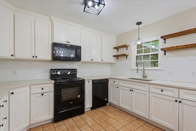 1004 Tillamook Street, Hewitt, TX 76643