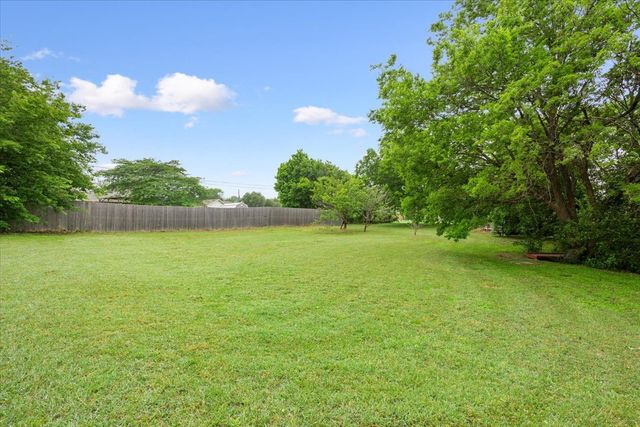 1004 Tillamook Street, Hewitt, TX 76643