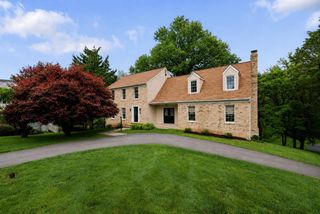 9718 LOCUST HILL DR, Great Falls, VA 22066