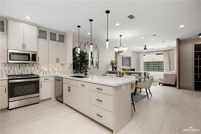 225 Canary Avenue, Mcallen, TX 78504