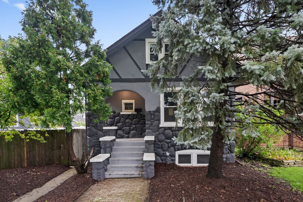 3229 Maple Avenue, Brookfield, IL 60513