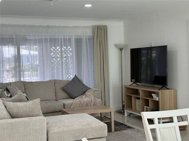 411 SE 6th Ave, Pompano Beach, FL 33060