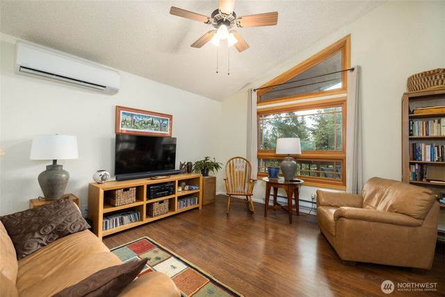 709 Shelter Bay Drive, La Conner, WA 98257