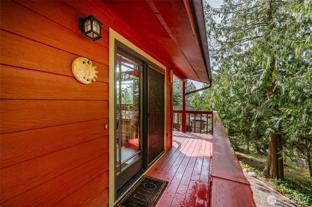 709 Shelter Bay Drive, La Conner, WA 98257