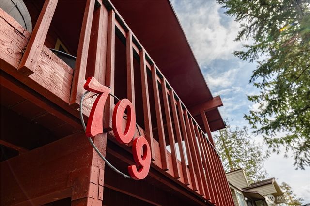 709 Shelter Bay Drive, La Conner, WA 98257